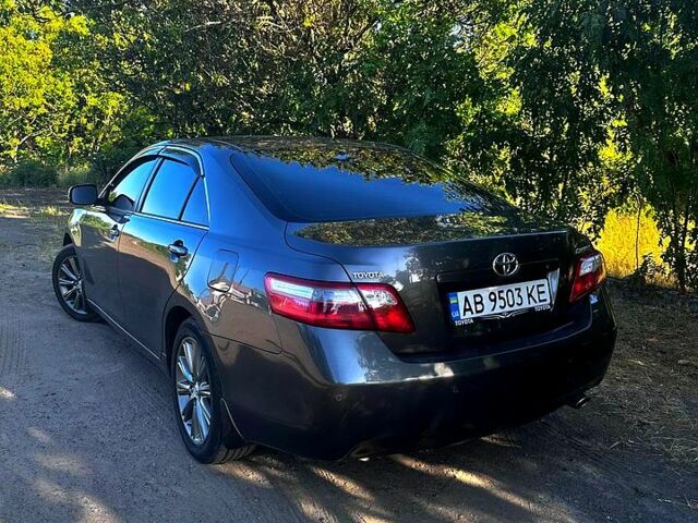 Серый Тойота Камри, объемом двигателя 2.4 л и пробегом 223 тыс. км за 8800 $, фото 1 на Automoto.ua