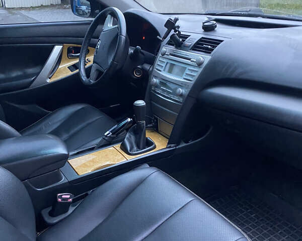 Серый Тойота Камри, объемом двигателя 2.4 л и пробегом 240 тыс. км за 7600 $, фото 9 на Automoto.ua