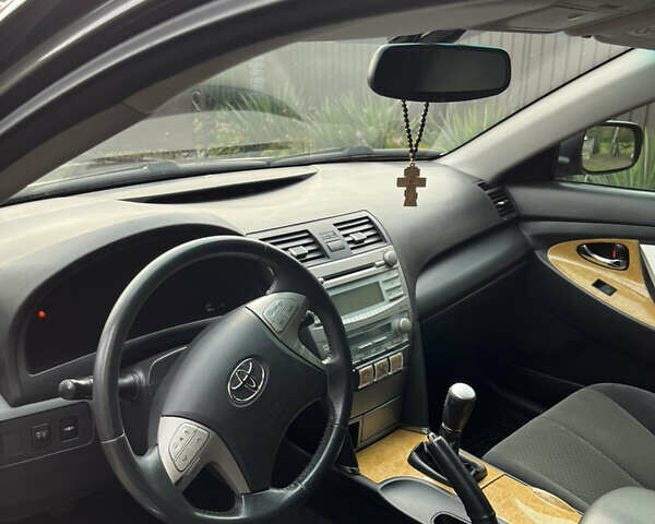 Серый Тойота Камри, объемом двигателя 2.4 л и пробегом 220 тыс. км за 8700 $, фото 38 на Automoto.ua