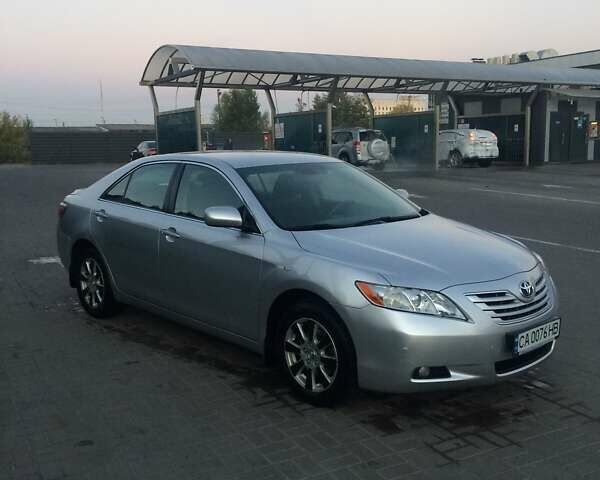 Серый Тойота Камри, объемом двигателя 2.4 л и пробегом 230 тыс. км за 8500 $, фото 7 на Automoto.ua