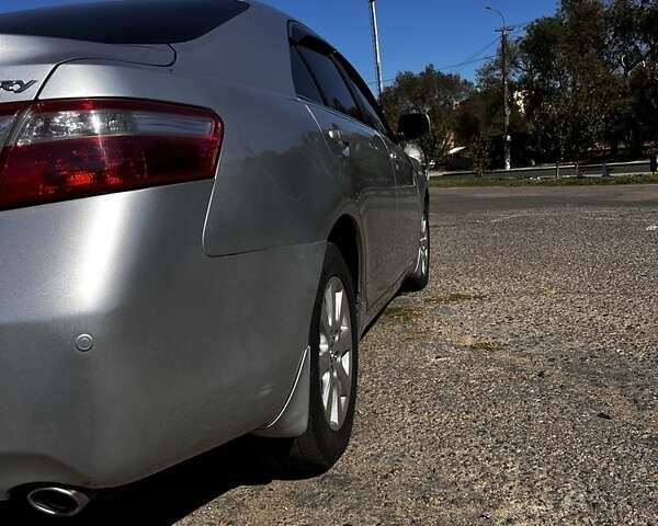 Сірий Тойота Камрі, об'ємом двигуна 2.4 л та пробігом 281 тис. км за 10000 $, фото 2 на Automoto.ua