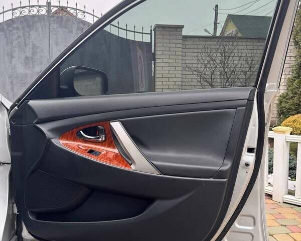 Серый Тойота Камри, объемом двигателя 3.5 л и пробегом 274 тыс. км за 10200 $, фото 15 на Automoto.ua