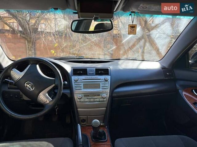 Сірий Тойота Камрі, об'ємом двигуна 2.36 л та пробігом 319 тис. км за 7900 $, фото 16 на Automoto.ua