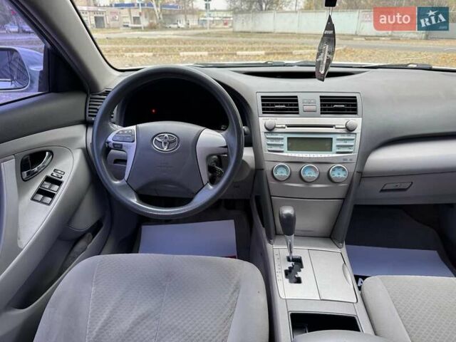 Серый Тойота Камри, объемом двигателя 2.4 л и пробегом 225 тыс. км за 7490 $, фото 15 на Automoto.ua