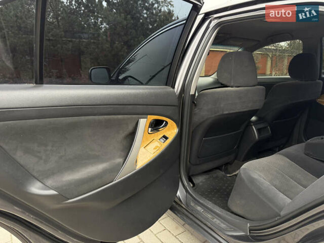 Серый Тойота Камри, объемом двигателя 2.4 л и пробегом 262 тыс. км за 6999 $, фото 29 на Automoto.ua