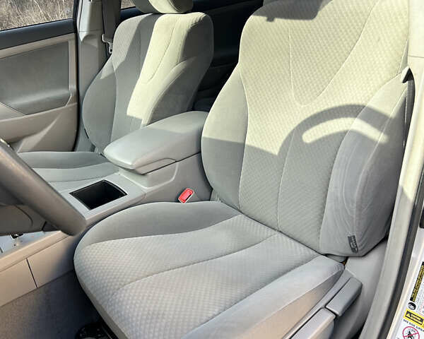 Сірий Тойота Камрі, об'ємом двигуна 2.4 л та пробігом 191 тис. км за 8300 $, фото 21 на Automoto.ua