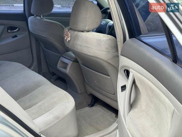 Серый Тойота Камри, объемом двигателя 2.4 л и пробегом 225 тыс. км за 7490 $, фото 12 на Automoto.ua