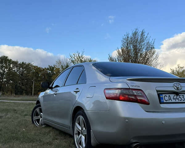 Серый Тойота Камри, объемом двигателя 3.5 л и пробегом 290 тыс. км за 8500 $, фото 3 на Automoto.ua