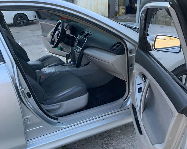 Сірий Тойота Камрі, об'ємом двигуна 2.36 л та пробігом 230 тис. км за 8500 $, фото 6 на Automoto.ua