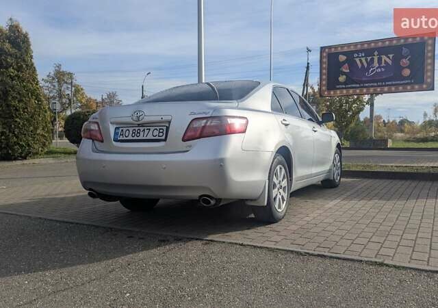 Серый Тойота Камри, объемом двигателя 3.5 л и пробегом 243 тыс. км за 8700 $, фото 1 на Automoto.ua