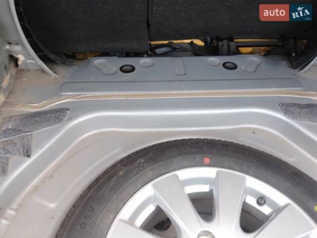 Серый Тойота Камри, объемом двигателя 2.4 л и пробегом 230 тыс. км за 8500 $, фото 67 на Automoto.ua