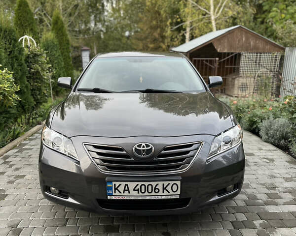 Серый Тойота Камри, объемом двигателя 2.4 л и пробегом 220 тыс. км за 8700 $, фото 7 на Automoto.ua
