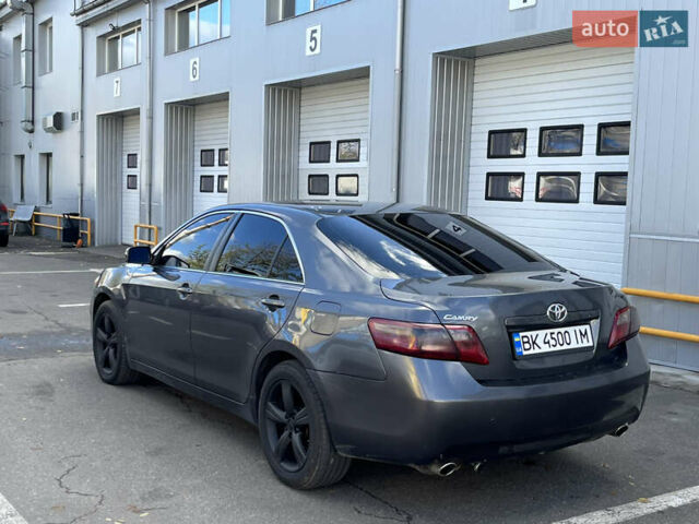 Тойота Камри 2007 в Киеве на Automoto.ua Серый Тойота Камри, объемом двигателя 3.5 л и пробегом 325 тыс. км за 6999 $, фото 3 на Automoto.ua