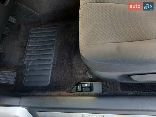 Серый Тойота Камри, объемом двигателя 2.4 л и пробегом 193 тыс. км за 10700 $, фото 22 на Automoto.ua