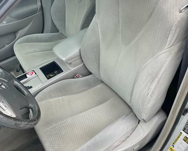 Серый Тойота Камри, объемом двигателя 2.4 л и пробегом 192 тыс. км за 8000 $, фото 6 на Automoto.ua