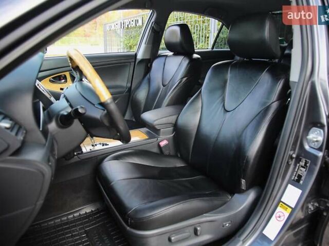 Серый Тойота Камри, объемом двигателя 3.5 л и пробегом 231 тыс. км за 10000 $, фото 6 на Automoto.ua