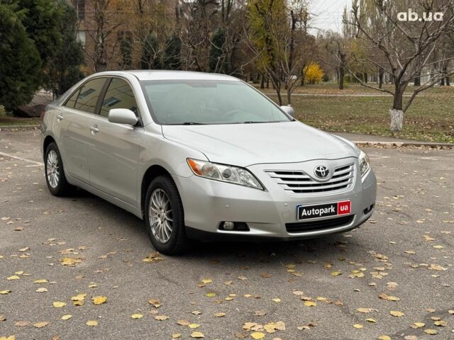 Серый Тойота Камри, объемом двигателя 2.4 л и пробегом 225 тыс. км за 7490 $, фото 2 на Automoto.ua