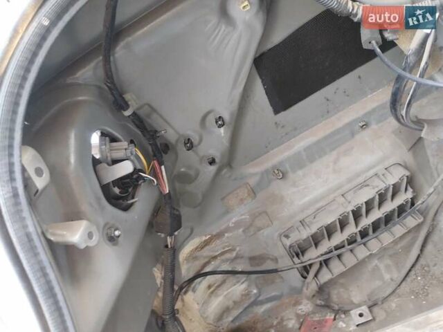 Серый Тойота Камри, объемом двигателя 2.4 л и пробегом 230 тыс. км за 8500 $, фото 60 на Automoto.ua