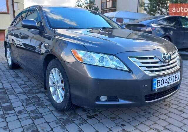 Серый Тойота Камри, объемом двигателя 2.36 л и пробегом 305 тыс. км за 7800 $, фото 2 на Automoto.ua