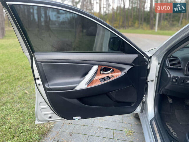 Серый Тойота Камри, объемом двигателя 2.36 л и пробегом 249 тыс. км за 8400 $, фото 9 на Automoto.ua