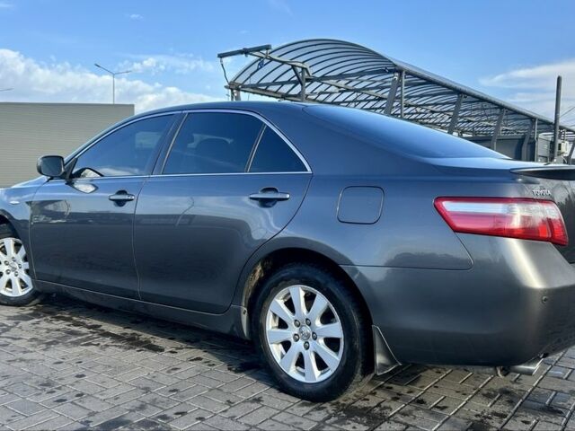 Сірий Тойота Камрі, об'ємом двигуна 3.5 л та пробігом 370 тис. км за 9999 $, фото 1 на Automoto.ua