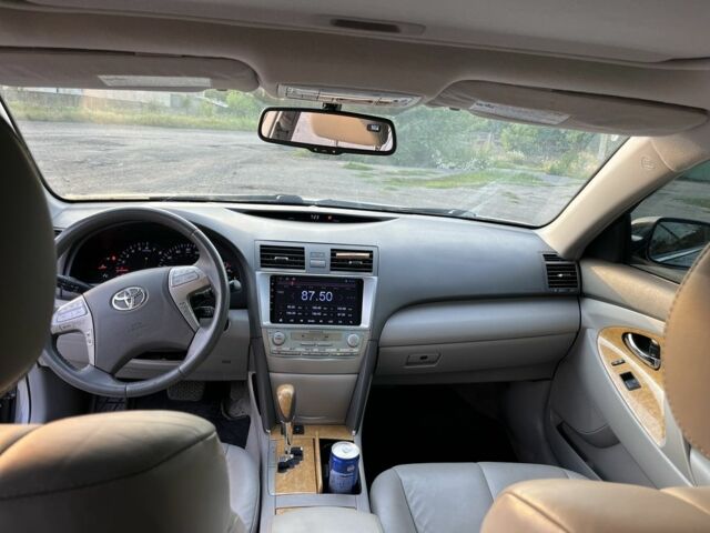 Серый Тойота Камри, объемом двигателя 3.5 л и пробегом 198 тыс. км за 9600 $, фото 7 на Automoto.ua