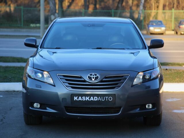 Сірий Тойота Камрі, об'ємом двигуна 3.5 л та пробігом 231 тис. км за 8800 $, фото 1 на Automoto.ua