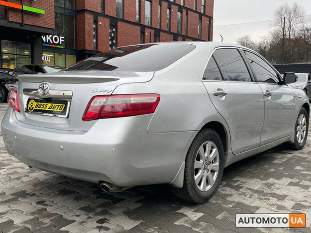 Серый Тойота Камри, объемом двигателя 2.4 л и пробегом 315 тыс. км за 8300 $, фото 5 на Automoto.ua