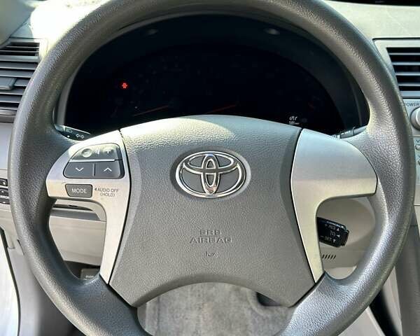 Серый Тойота Камри, объемом двигателя 2.36 л и пробегом 192 тыс. км за 7850 $, фото 16 на Automoto.ua