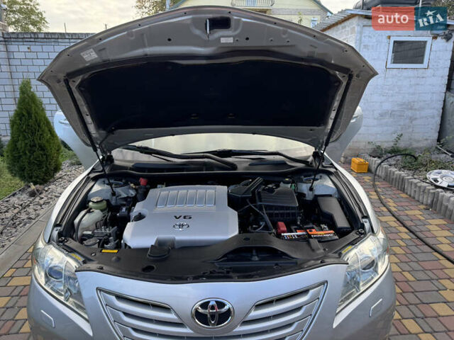 Серый Тойота Камри, объемом двигателя 3.46 л и пробегом 289 тыс. км за 9300 $, фото 13 на Automoto.ua