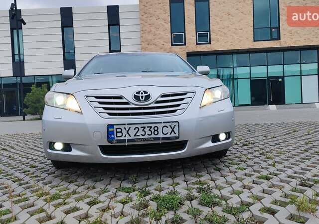 Сірий Тойота Камрі, об'ємом двигуна 2.36 л та пробігом 183 тис. км за 8300 $, фото 3 на Automoto.ua