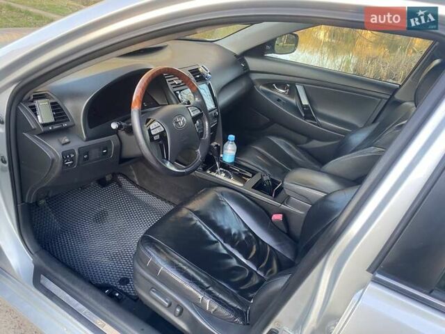 Сірий Тойота Камрі, об'ємом двигуна 3.5 л та пробігом 252 тис. км за 8800 $, фото 7 на Automoto.ua