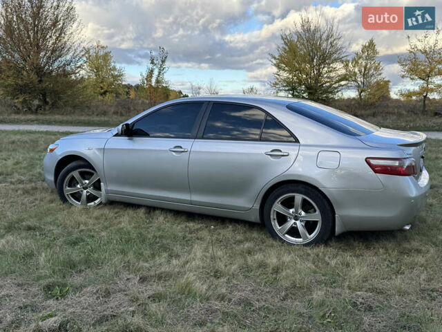 Серый Тойота Камри, объемом двигателя 3.5 л и пробегом 290 тыс. км за 8500 $, фото 5 на Automoto.ua