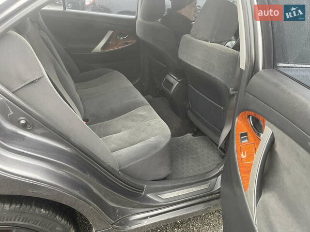 Серый Тойота Камри, объемом двигателя 2.36 л и пробегом 283 тыс. км за 8500 $, фото 5 на Automoto.ua