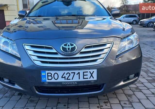 Серый Тойота Камри, объемом двигателя 2.36 л и пробегом 305 тыс. км за 7800 $, фото 6 на Automoto.ua