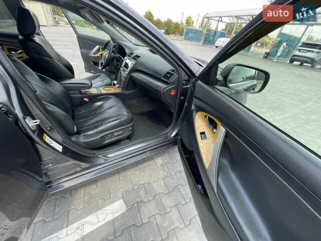 Сірий Тойота Камрі, об'ємом двигуна 2.36 л та пробігом 240 тис. км за 7700 $, фото 13 на Automoto.ua