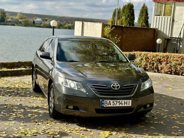 Тойота Камрі 2007 у Кропивницькому (Кіровограді) на Automoto.ua Сірий Тойота Камрі, об'ємом двигуна 3.5 л та пробігом 320 тис. км за 8500 $, фото 1 на Automoto.ua
