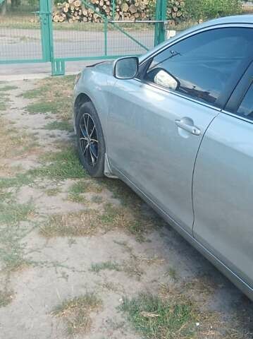 Серый Тойота Камри, объемом двигателя 2.4 л и пробегом 286 тыс. км за 9500 $, фото 5 на Automoto.ua