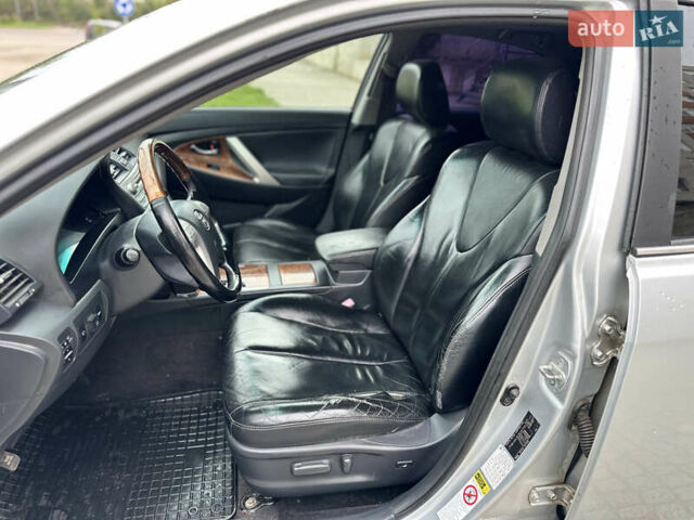 Сірий Тойота Камрі, об'ємом двигуна 3.5 л та пробігом 299 тис. км за 6900 $, фото 23 на Automoto.ua