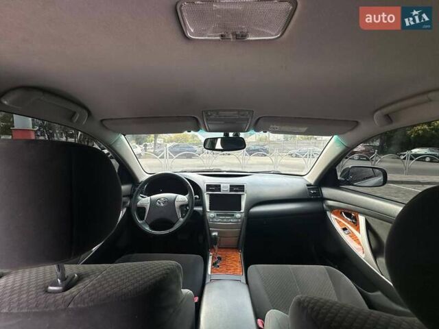 Серый Тойота Камри, объемом двигателя 2.4 л и пробегом 138 тыс. км за 11500 $, фото 17 на Automoto.ua