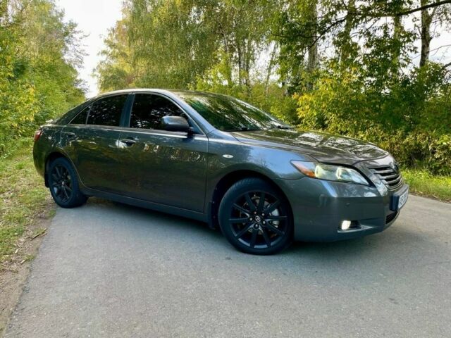 Серый Тойота Камри, объемом двигателя 3.5 л и пробегом 340 тыс. км за 7900 $, фото 1 на Automoto.ua