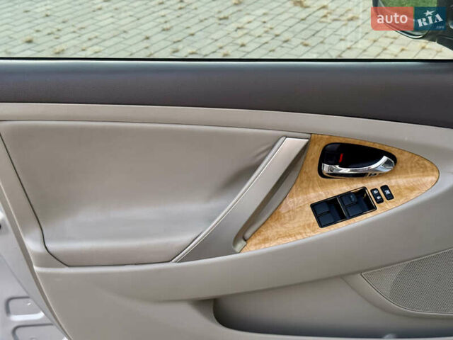 Серый Тойота Камри, объемом двигателя 2.36 л и пробегом 221 тыс. км за 7999 $, фото 33 на Automoto.ua