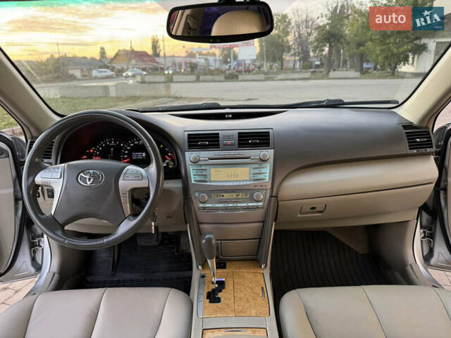 Серый Тойота Камри, объемом двигателя 2.36 л и пробегом 221 тыс. км за 7999 $, фото 35 на Automoto.ua