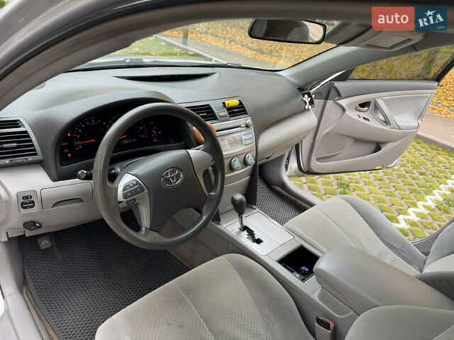 Серый Тойота Камри, объемом двигателя 2.36 л и пробегом 298 тыс. км за 6500 $, фото 17 на Automoto.ua