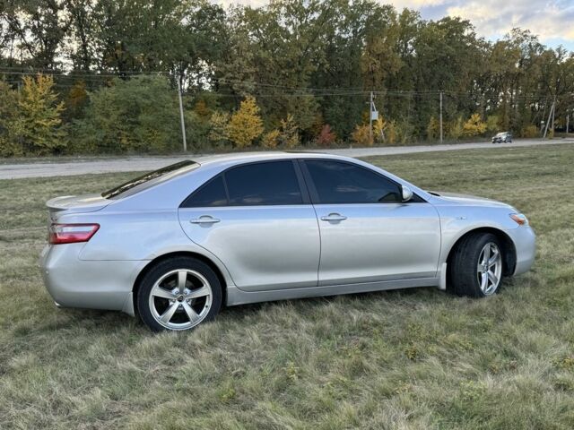 Серый Тойота Камри, объемом двигателя 3.5 л и пробегом 285 тыс. км за 8500 $, фото 2 на Automoto.ua