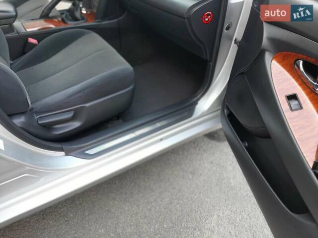 Серый Тойота Камри, объемом двигателя 2.4 л и пробегом 193 тыс. км за 10700 $, фото 18 на Automoto.ua