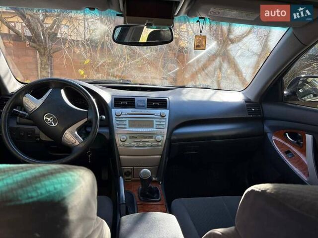 Сірий Тойота Камрі, об'ємом двигуна 2.36 л та пробігом 319 тис. км за 7900 $, фото 2 на Automoto.ua