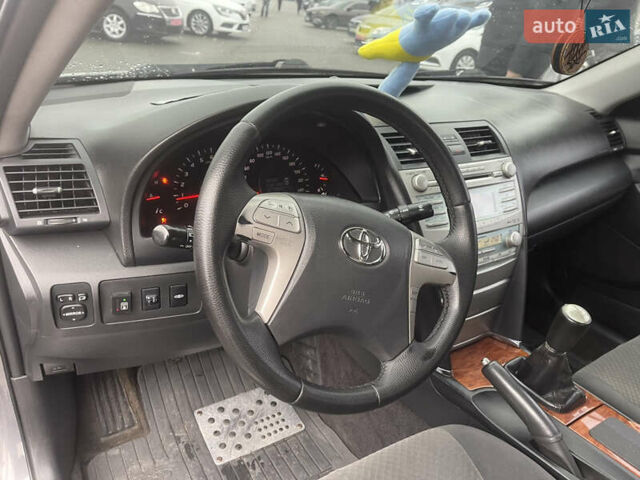 Серый Тойота Камри, объемом двигателя 2.36 л и пробегом 283 тыс. км за 8500 $, фото 9 на Automoto.ua