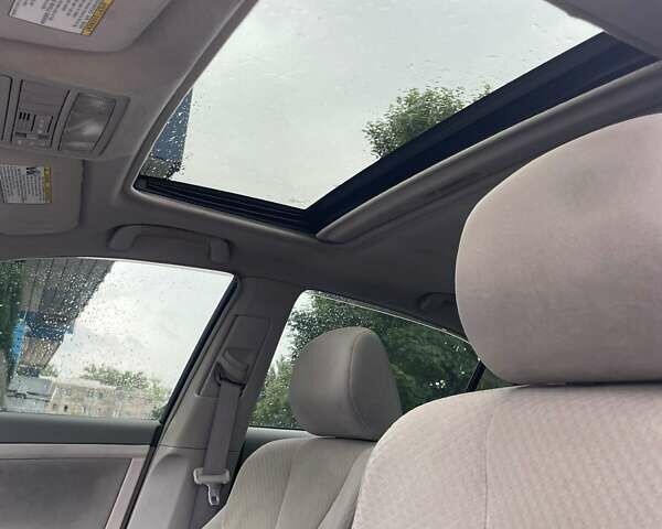 Серый Тойота Камри, объемом двигателя 2.4 л и пробегом 192 тыс. км за 8000 $, фото 2 на Automoto.ua