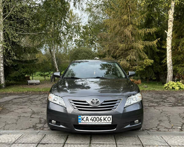 Серый Тойота Камри, объемом двигателя 2.4 л и пробегом 220 тыс. км за 8700 $, фото 36 на Automoto.ua